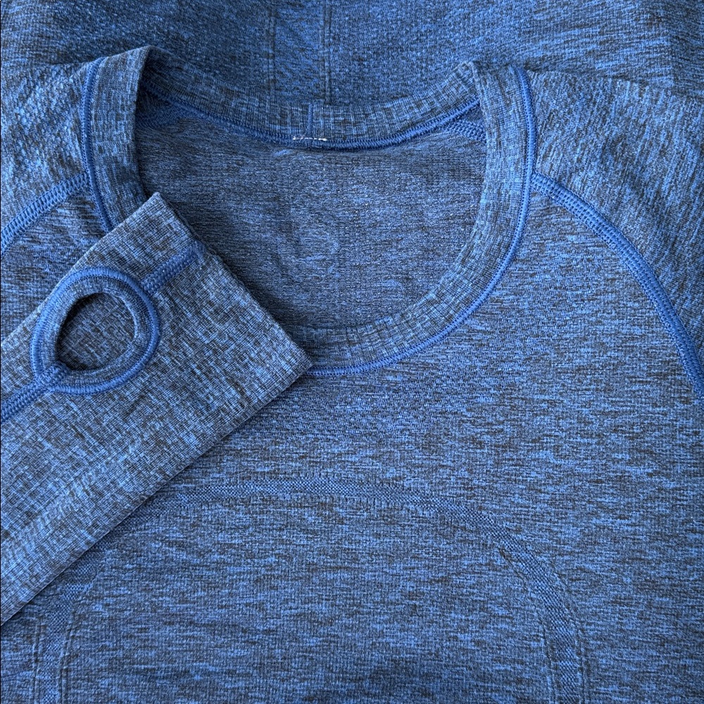 Lululemon Blue Athletic Top with Thumb Holes - Picture 4 of 5